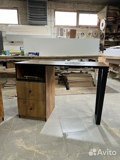 Маникюрный стол от производителя