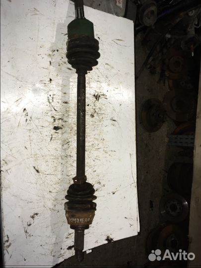 Полуось передняя левая Subaru Impreza G10