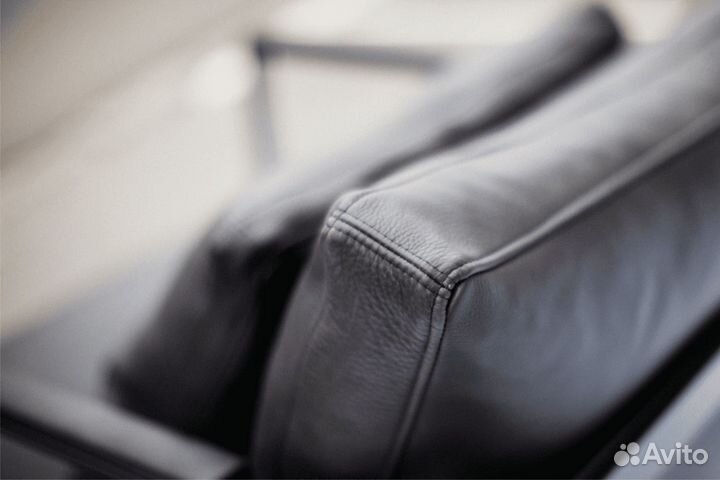 Кожаный диван