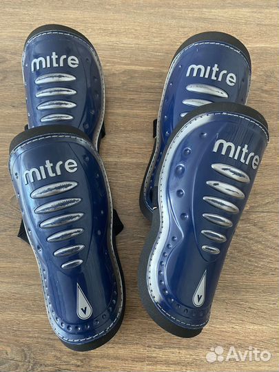 Щитки футбольные