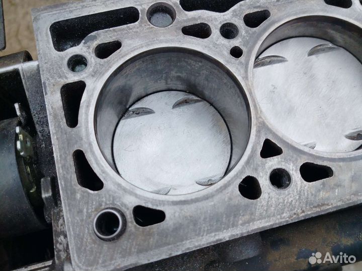 Блок цилиндров K4J Renault Megane 2