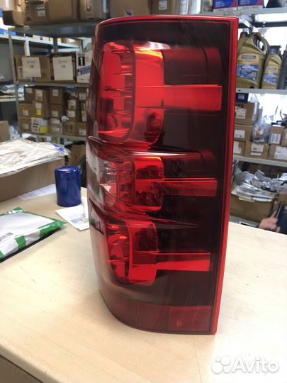 Фонарь задний правый Chevrolet Tahoe 3 GMT900