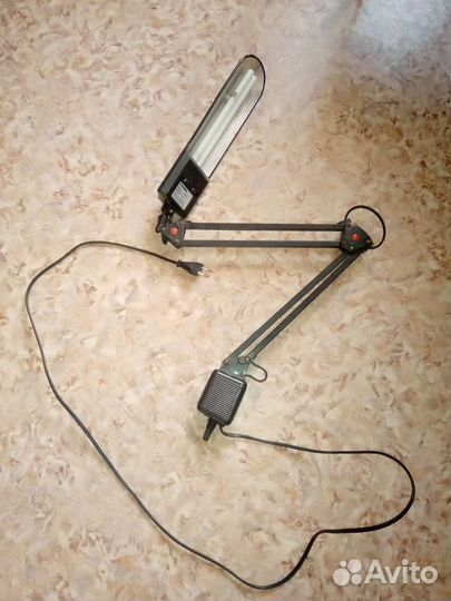 Настольная лампа