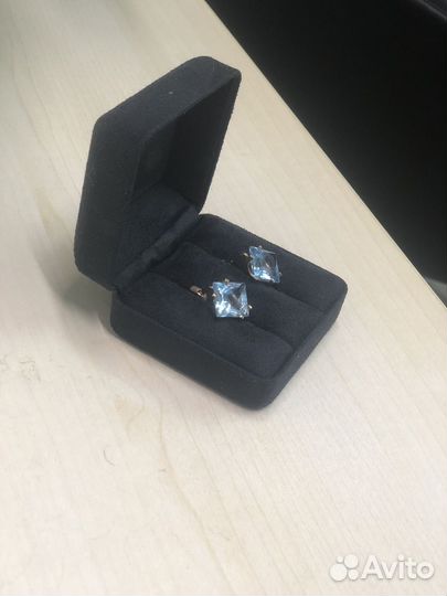 Золотые серьги с топазом