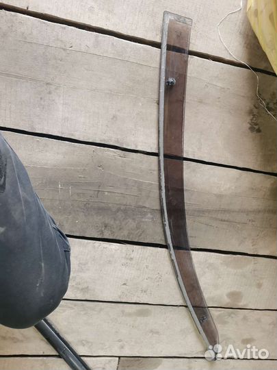 Ветровик правый передний toyota avensis azt250