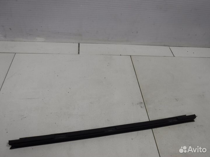 Уплотнитель стекла двери Volkswagen Passat B5+