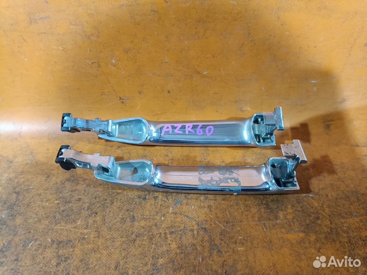 Ручка двери Toyota Noah AZR60G (Переднее)