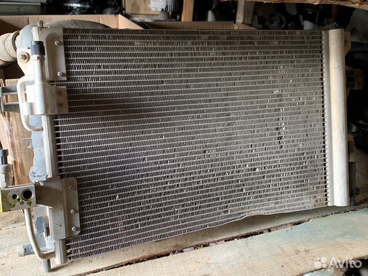 Радиатор охлаждения и кондиционера Шевроле Вива