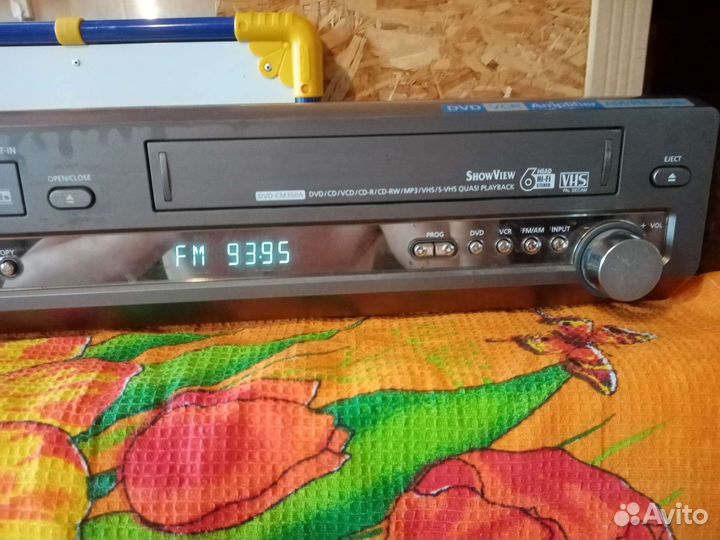 Видеомагнитофон VCR/DVD combo