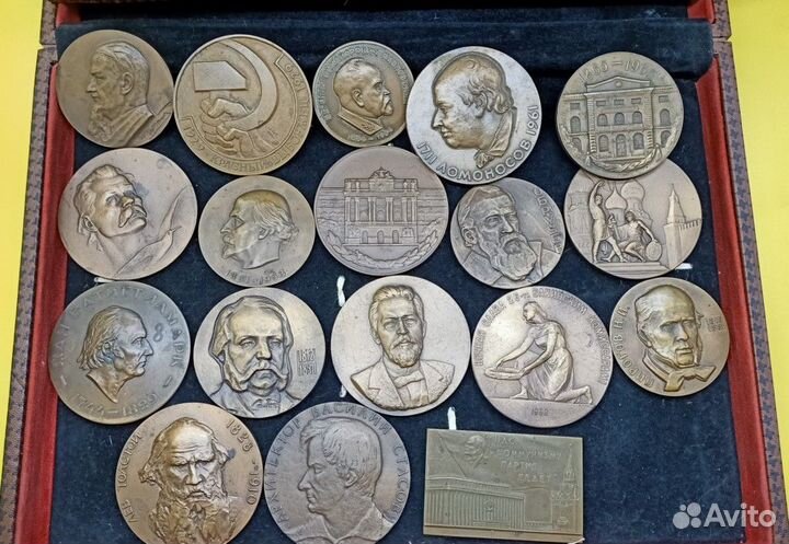 Настольная медаль