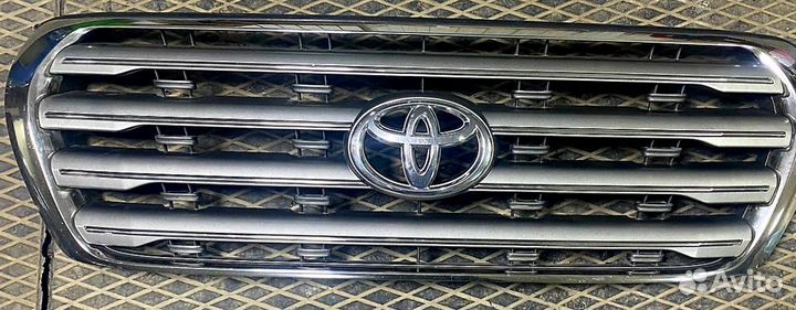 Решетка радиатора toyota land cruiser 200