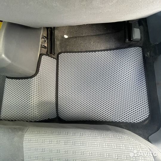 Коврики на mitsubishi Lancer Cedia комплект