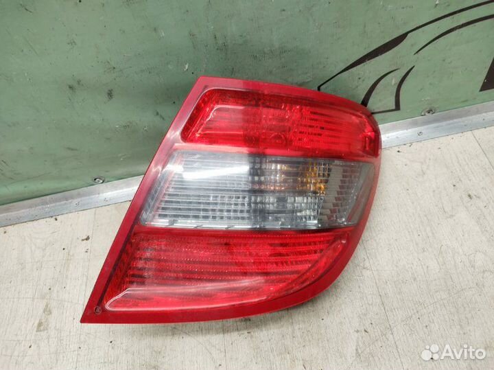 Фонарь правый Mercedes-Benz C-Class W204 2007-2015