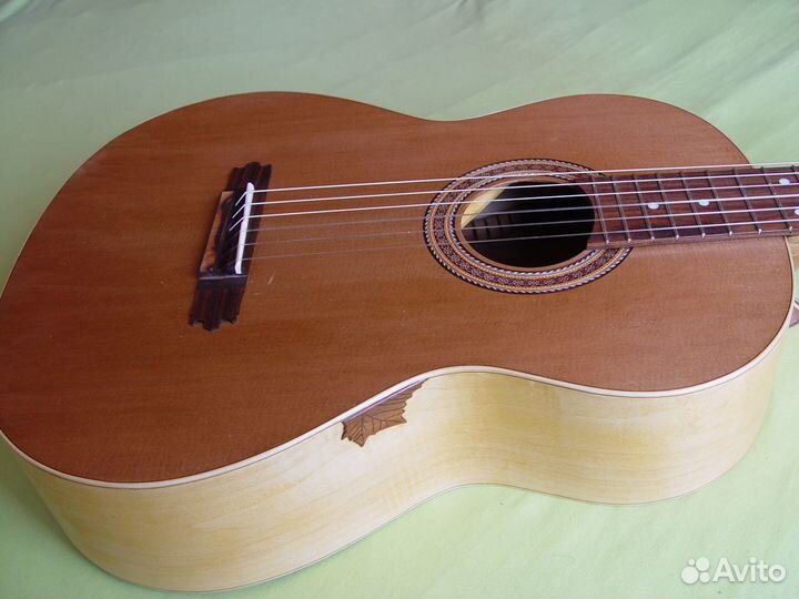 Продается Мастеровая классическая гитара