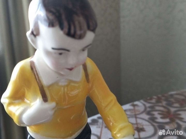 Статуэтка фарфор