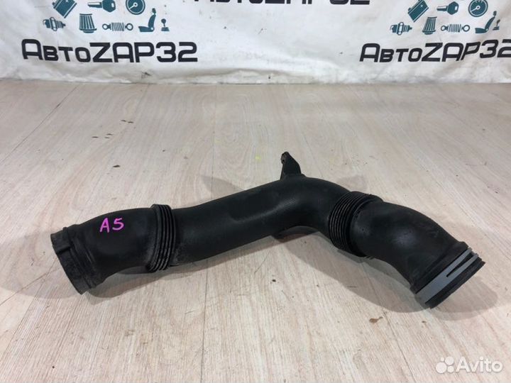 Патрубок воздушного фильтра Skoda Octavia A5 BSE