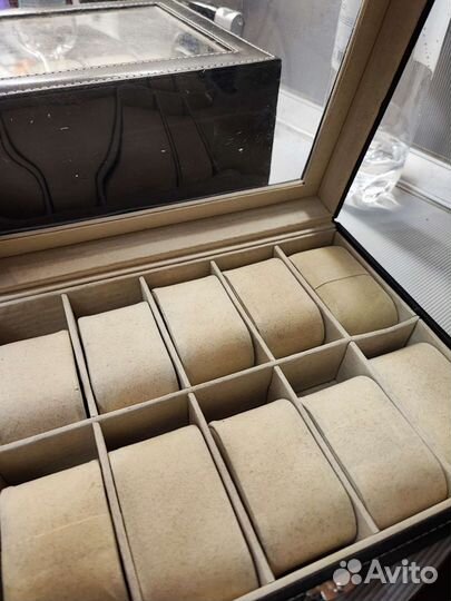 Коробка для хранения часов и браслетов