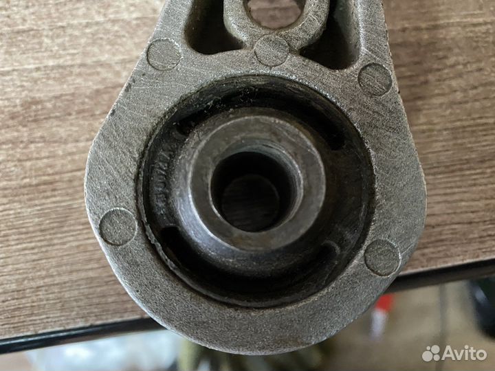 Опора двигателя задняя Golf 4 A3 Octavia