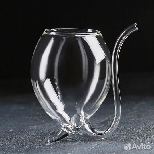 Бокал с трубочкой для вина