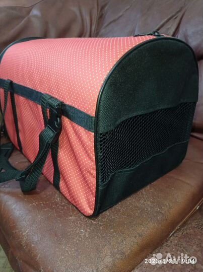 Переноска для кошек и маленьких собак