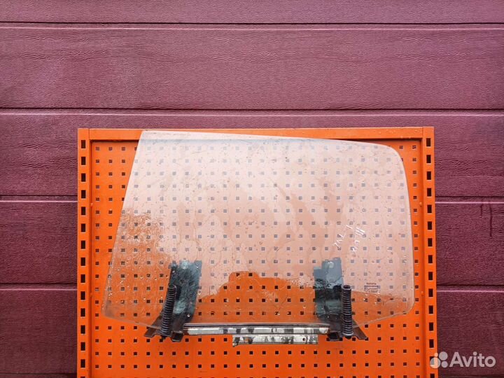 Стекло Тойота хайлакс