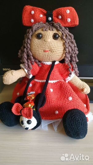 Вязаная кукла ручной работы