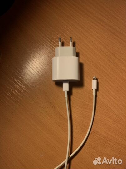 Оригинальная зарядка на iPhone