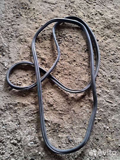 Уплотнитель багажника Volvo S80