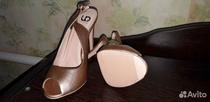 Босоножки новые