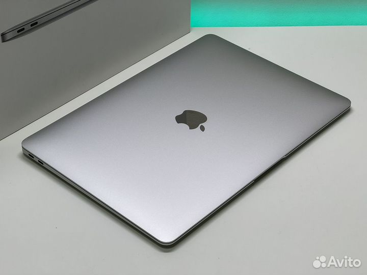 MacBook Pro 13 2018 i5/8/128 полный комплект