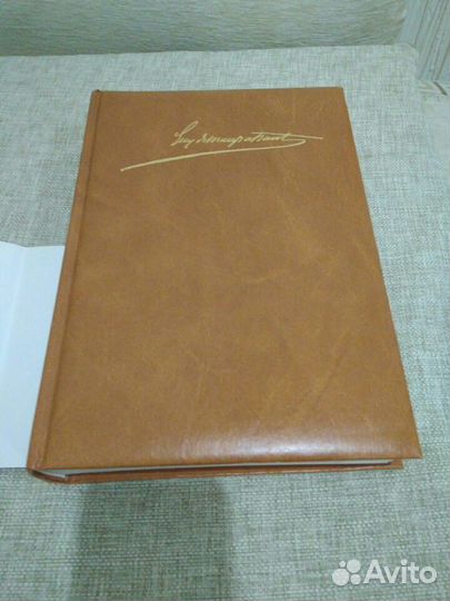 Книга. Подарочное издание. Ги де Мопассан