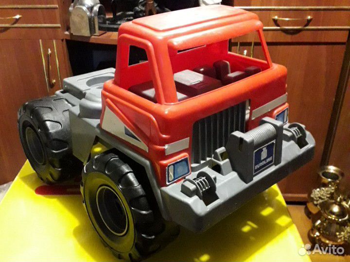 Огромный грузовик Италия, СССР