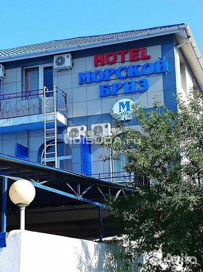 Бармен, официант, горничная, администратор