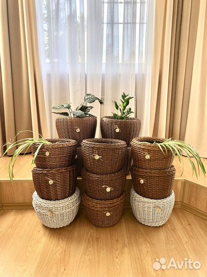 Кашпо из искусственного ротанга
