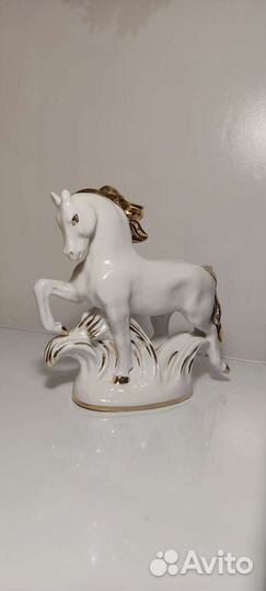 Фарфоровая статуэтка 
