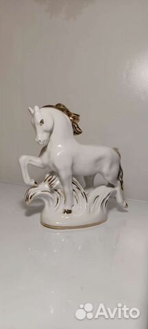 Фарфоровая статуэтка 