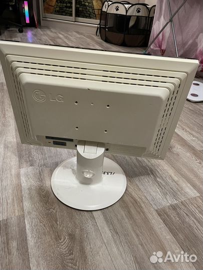 Монитор LG 19
