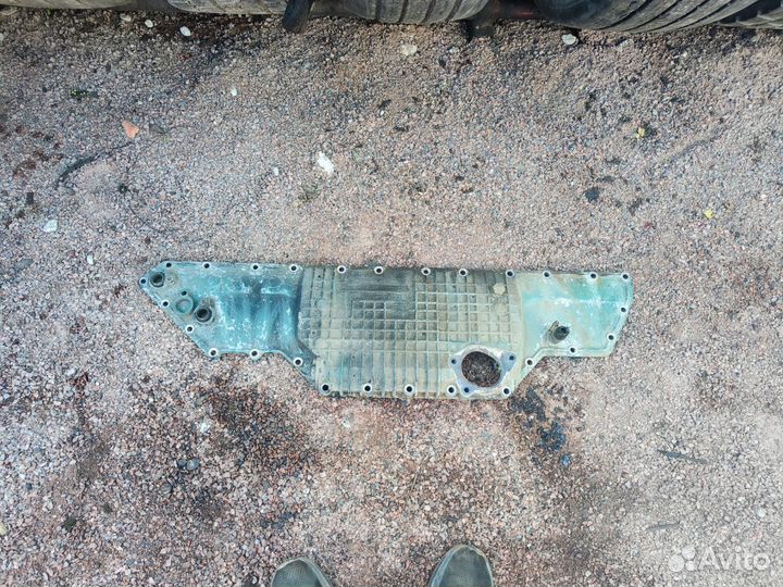 Крышка масляного радиатора Volvo FH12 D12C