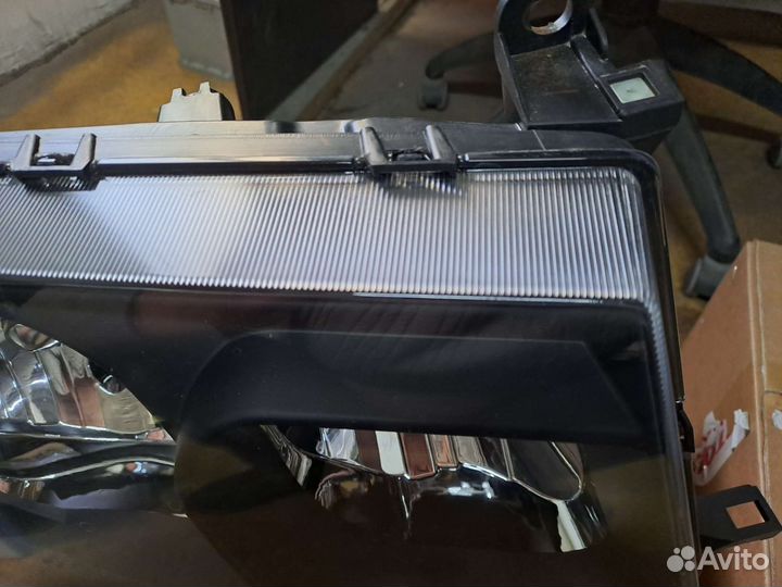 Фара передняя Toyota Land Cruiser 100