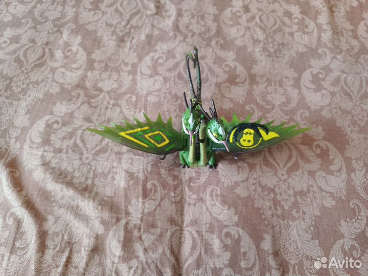 Фигурки драконов из мультфильма