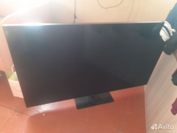 Продаю телевизор олед самсунг экран разбит