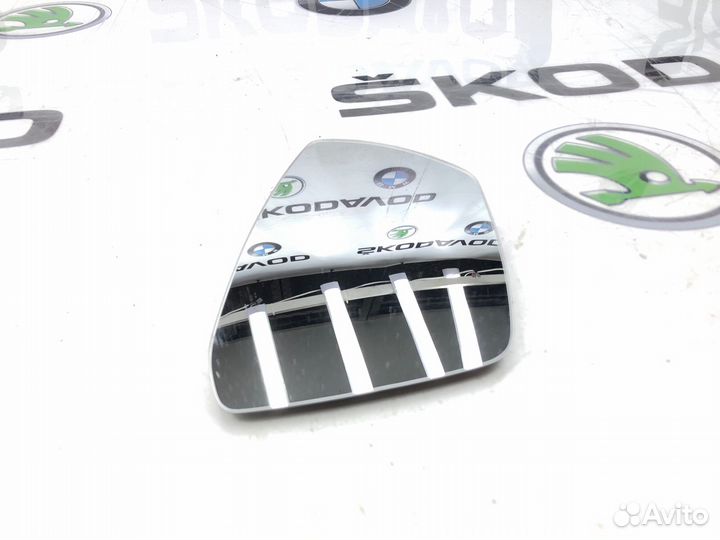 Зеркальный элемент правый Skoda Octavia A7 (5E)