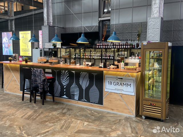 Бариста в кофейню