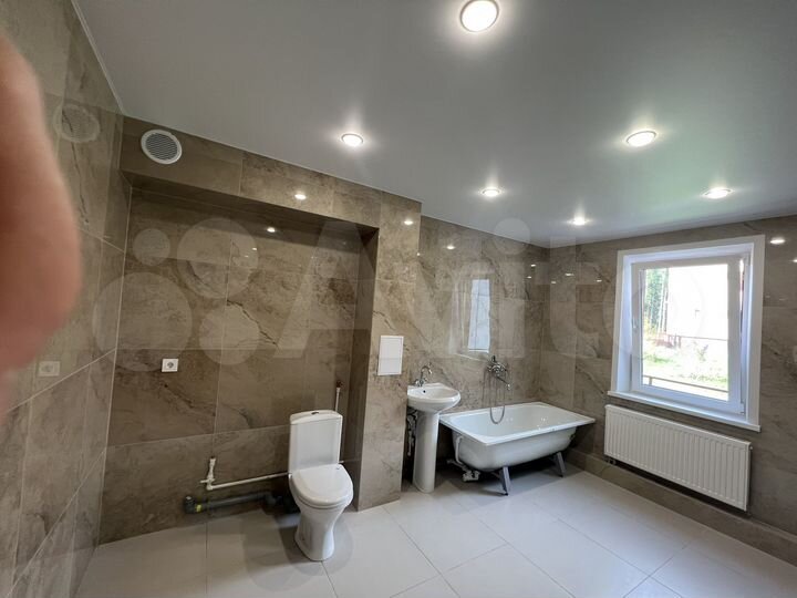 2-к. квартира, 74,4 м², 1/3 эт.