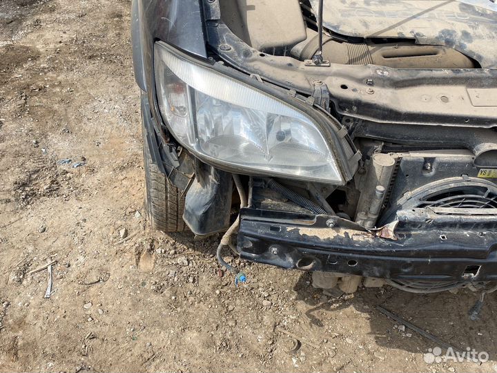Фара Opel zafira