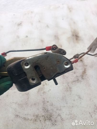 Замок двери передний левый Dodge Stratus 1995-2000