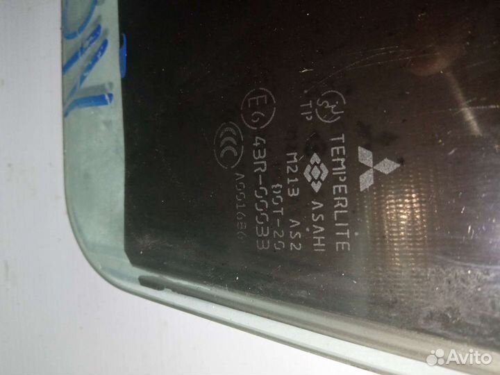 Mitsubishi Pajero IV стекло левой правой передней