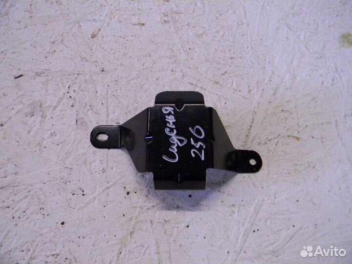 Кронштейн (сопут. товар) Duster 2012