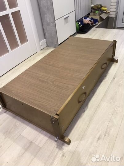 Детская маятниковая кроватка