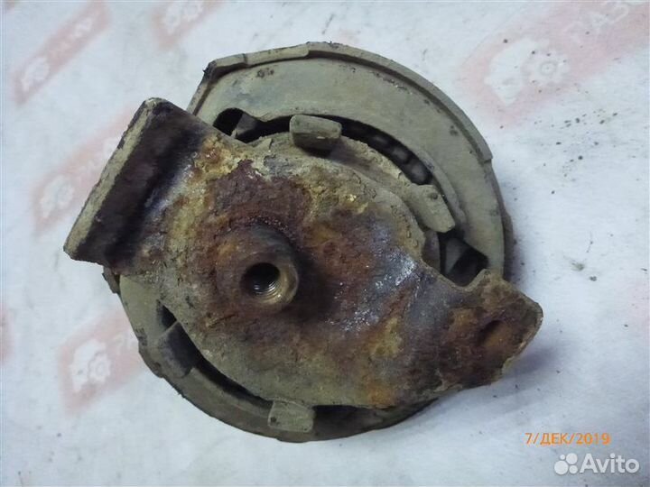 Подушка двигателя Volkswagen Passat B3 1.8 1991